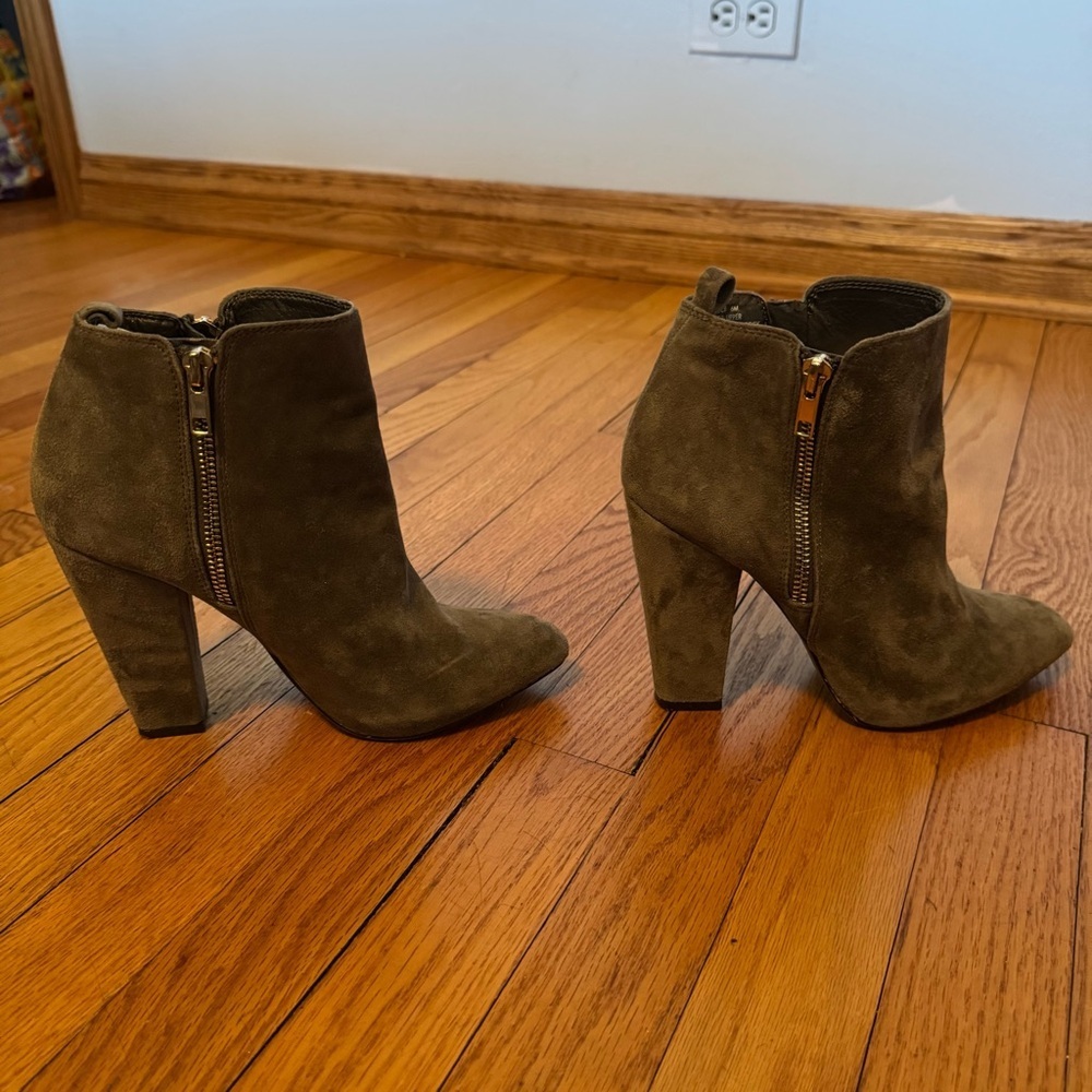 Steve Madden Jannyce Taupe Suede Leather Ankle Boots - Picture 11 of 11